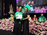 Conselheira Eliane Joaquim entrega Prêmio Destaque Estudantil durante formatura da Unibave